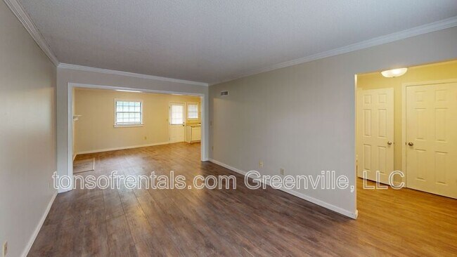 Foto del edificio - 812 Reid School Rd