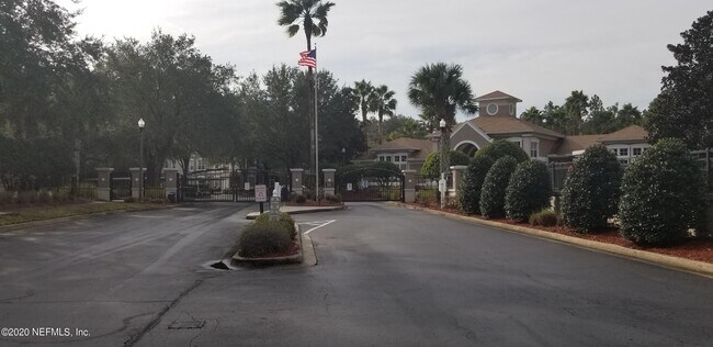 Building Photo - 10550 Baymeadows Rd