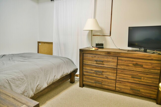 Foto del edificio - 1351 N Wolcott Ave
