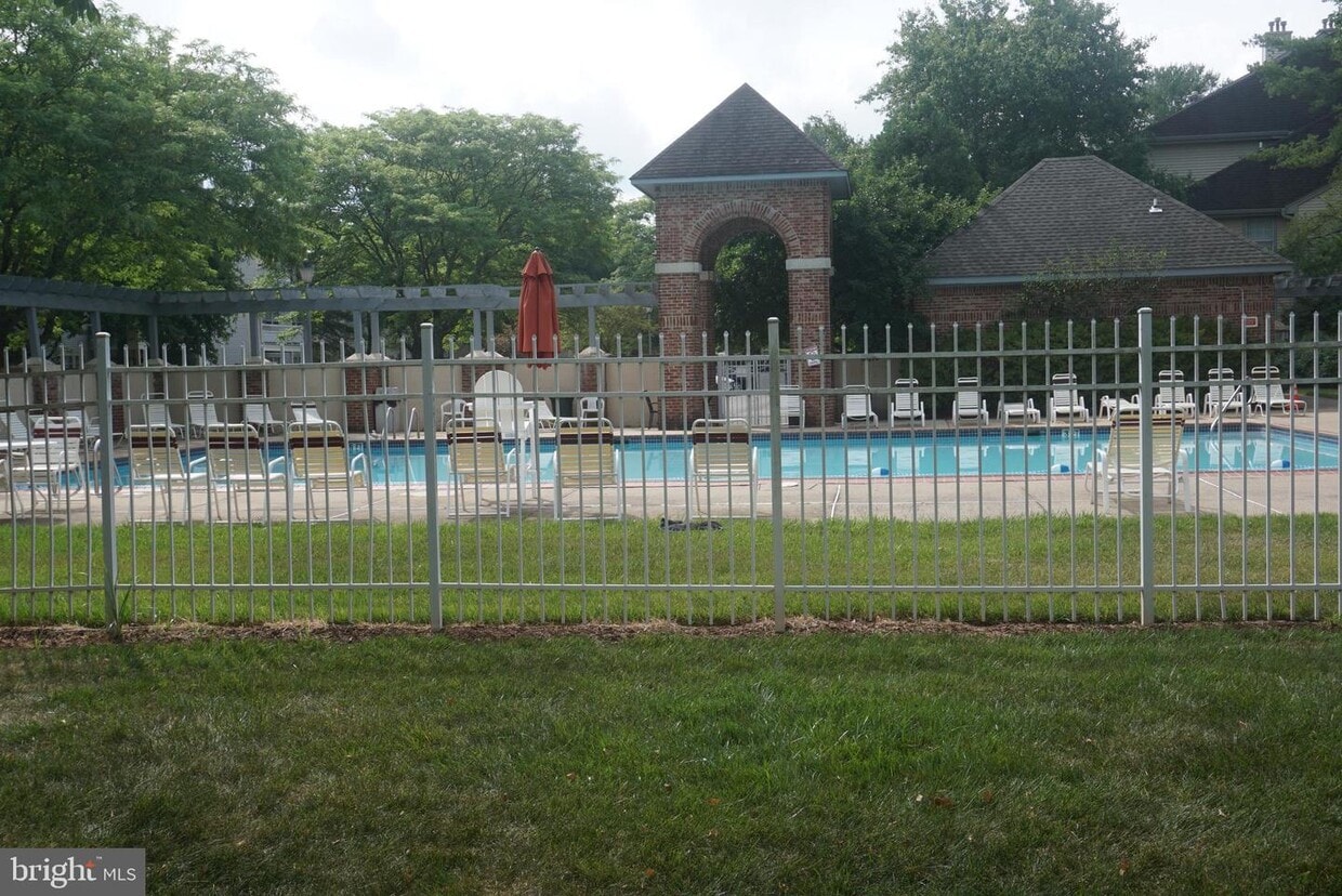 112 Biscayne Ct Unit 12, Princeton, NJ 08540 Room for Rent in