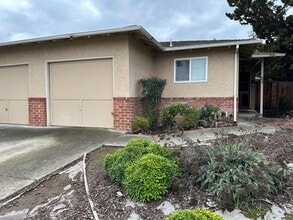 Building Photo - 852 W Hacienda Ave