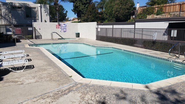 Primary Photo - Poolside Condo!!!
