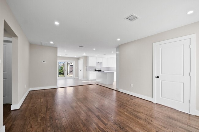 Building Photo - 4850 Marietta Ln