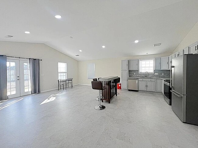 Building Photo - 511 Climbing Rose Ct