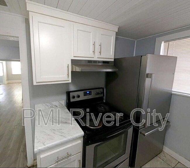 Building Photo - 1331 W 25th St