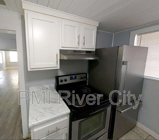 Foto del edificio - 1331 W 25th St