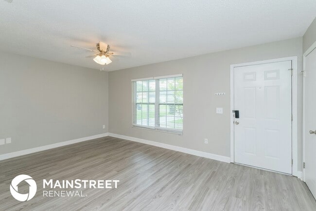 Building Photo - 2304 Leonard Dr
