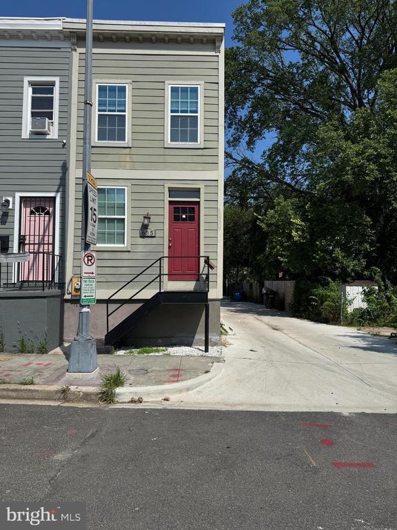 Foto principal - 635 20th St NE