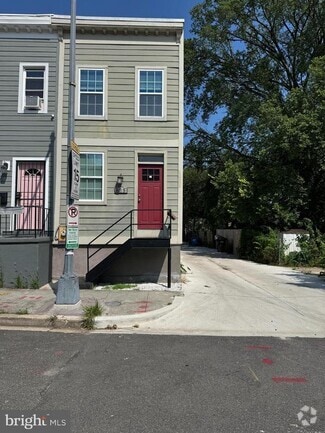 Building Photo - 635 20th St NE