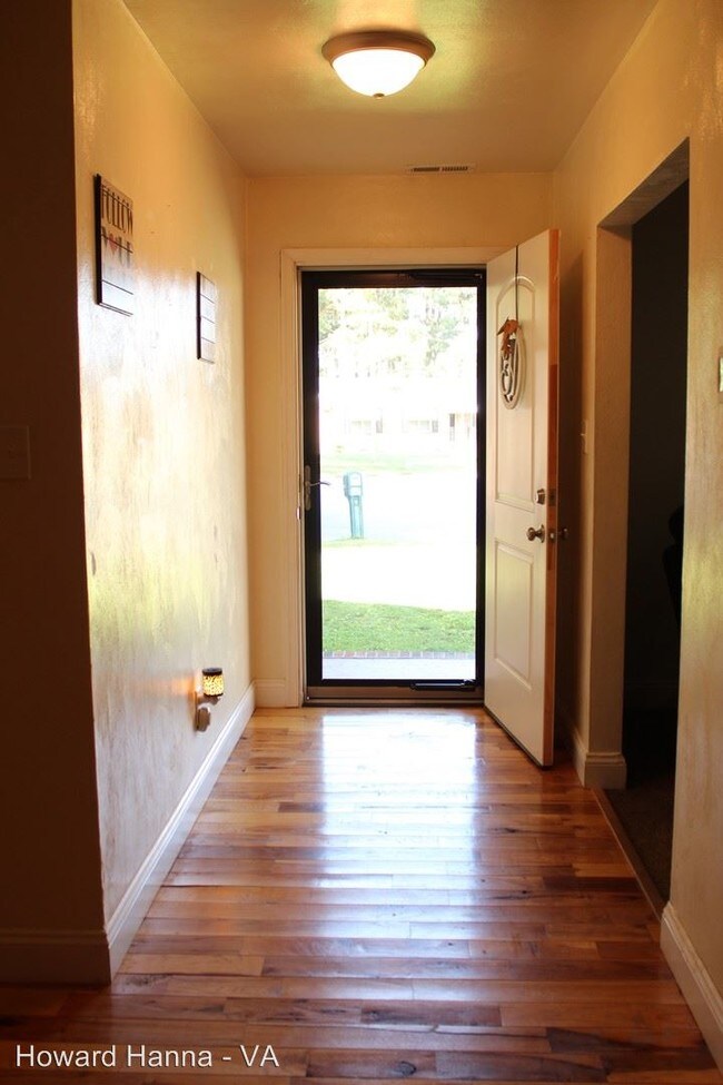 Building Photo - 3 br, 2 bath House - 1341 Devonshire Court