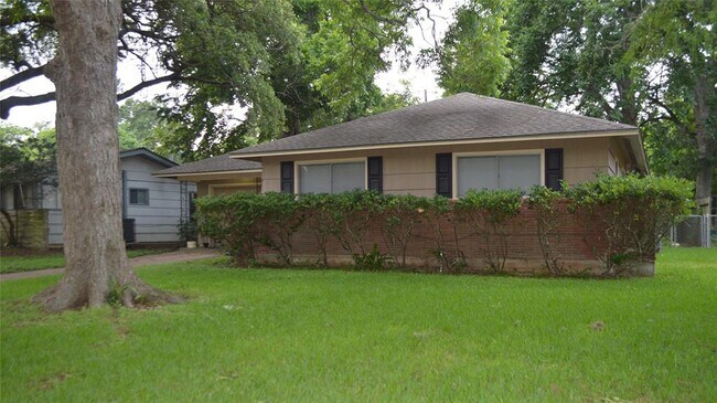 Building Photo - 103 Palm Ln