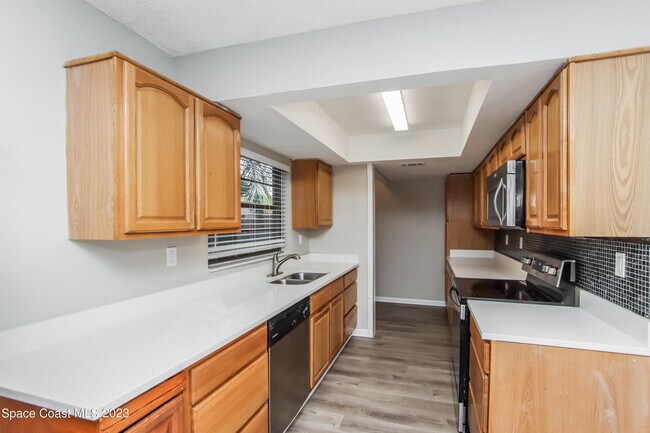 Foto del edificio - 977 Beacon St NW