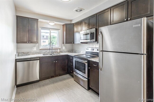 Foto del edificio - 1909 Gardenia Ave