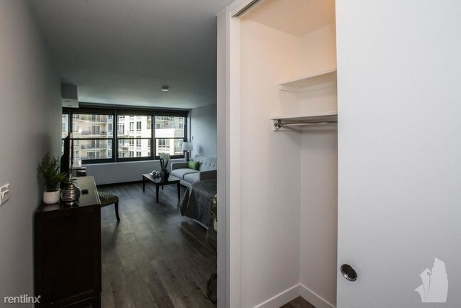 Building Photo - 1142 S Michigan Ave