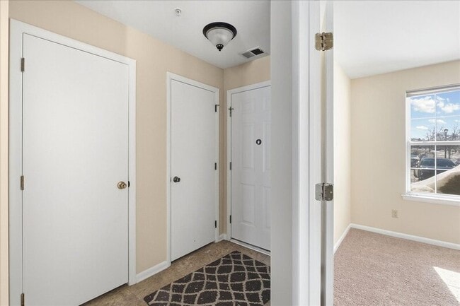 Building Photo - 29 Foxglove Dr