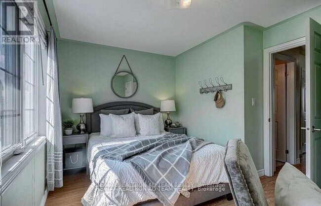 Photo du bâtiment - 23 Cooperage Ln