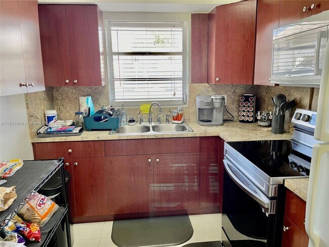 Foto del edificio - 7328 SW 82nd St