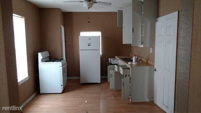 Building Photo - 2 br, 1 bath House - 1603 Dodge St