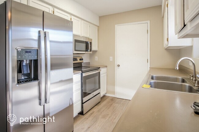 Foto del edificio - 510 Southeast Hills Drive, Nixa, MO, 65714