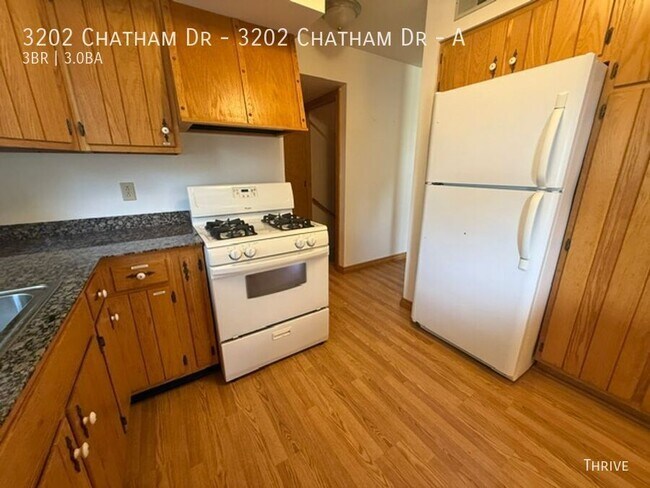 Foto del edificio - 3202 Chatham Dr