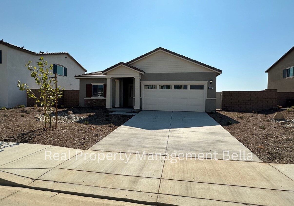 Primary Photo - 4 Bed 3 Bath New Build Home in Perris- Mov...