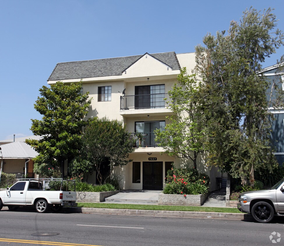 Building Photo - 7437 Haskell Ave