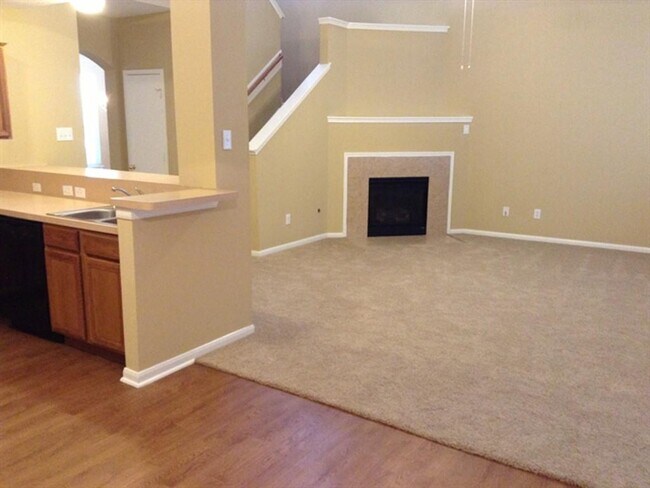 Foto del edificio - 1318 Collier Point Ln