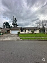 Building Photo - 2336 SE Nash Ct