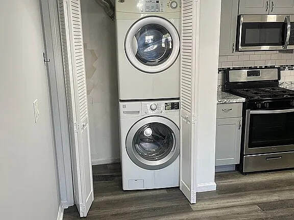 Building Photo - 23 Delavan Ct