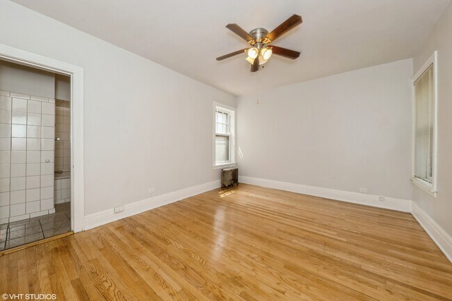 Foto del edificio - 6815 S Crandon Ave