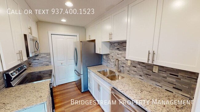 Foto del edificio - **MAY MOVE IN SPECIAL** Beautiful upstairs...