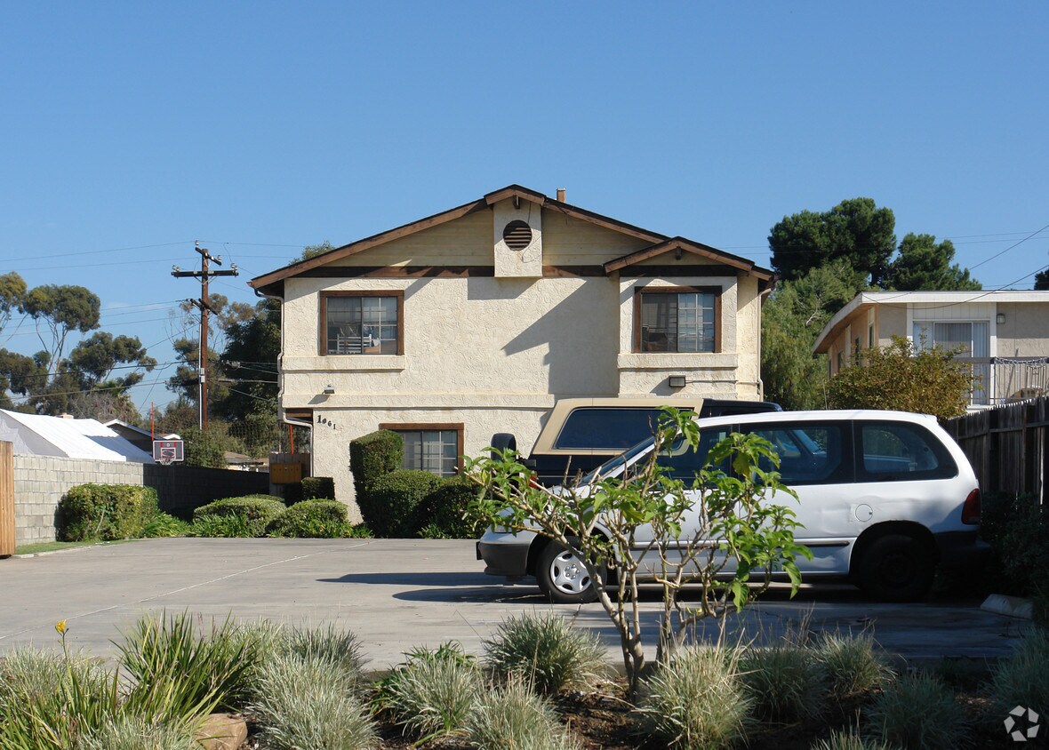 Building Photo - 1061 Del Mar Ave