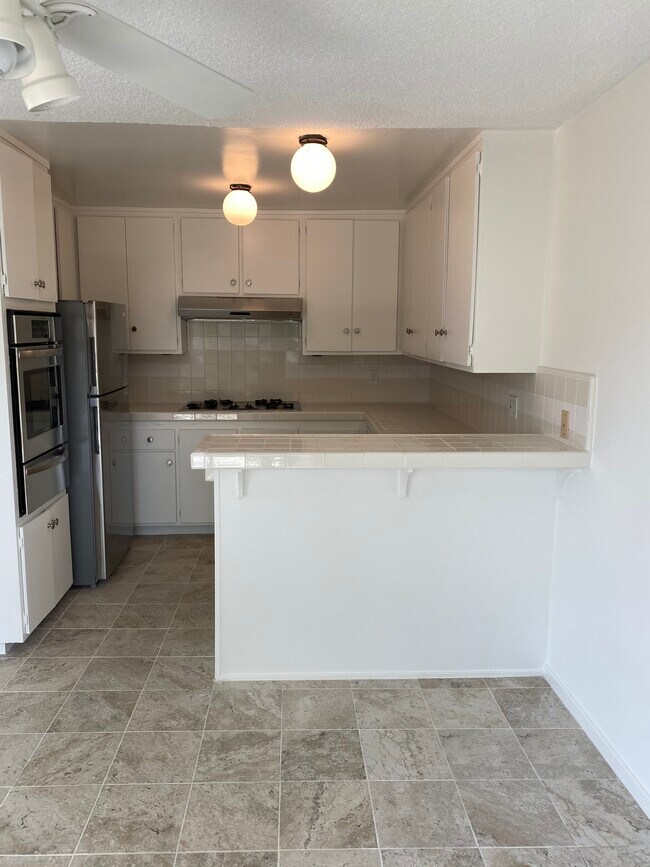 Dining room toward kitchen - 1423 Euclid St