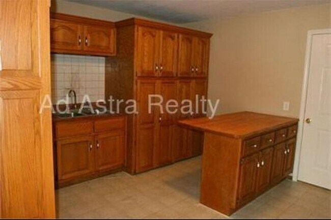 Foto del edificio - Updated 3 Bed 1 Bath Home in KCMO-Coming S...