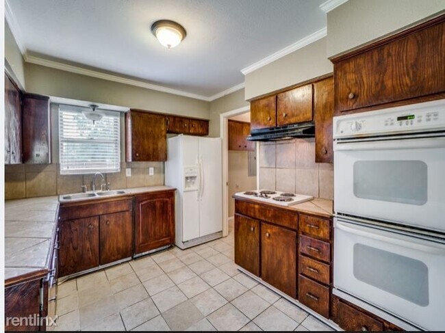 Building Photo - 6 br, 3 bath House - 11227 Drummond Dr