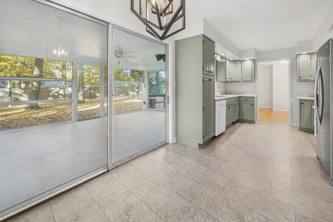 Foto del edificio - 1527 Summit Dr