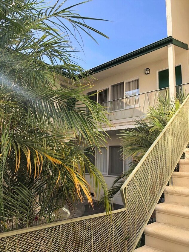 Foto principal - 3659 Overland Ave