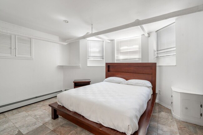 Building Photo - 407A Broadway