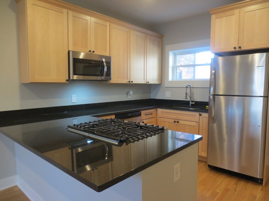 Foto principal - 1782 W 44th St