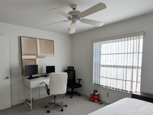 Foto del edificio - 5895 Autumn Lake Ln