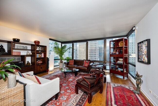 Building Photo - 100 E Bellevue Pl
