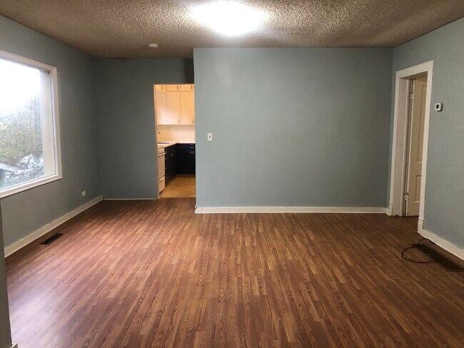 Foto del edificio - 320 SE High St