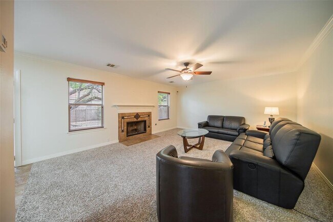 Foto del edificio - 1111 Heritage Park Dr