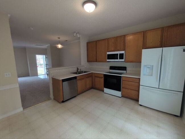 Foto del edificio - 7303 Bonnie Ridge Ct