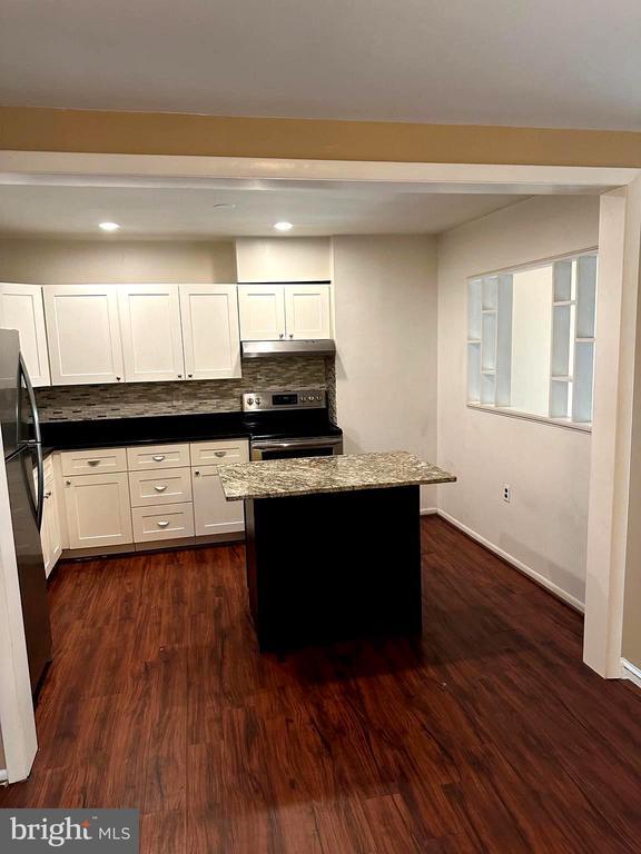 Building Photo - 6300 Bentham Ct