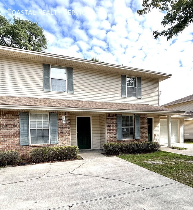 Building Photo - 1807 Treeline Ct