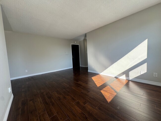 Photo du bâtiment - Updated 1 Bedroom & 1 Bathroom Apartment!