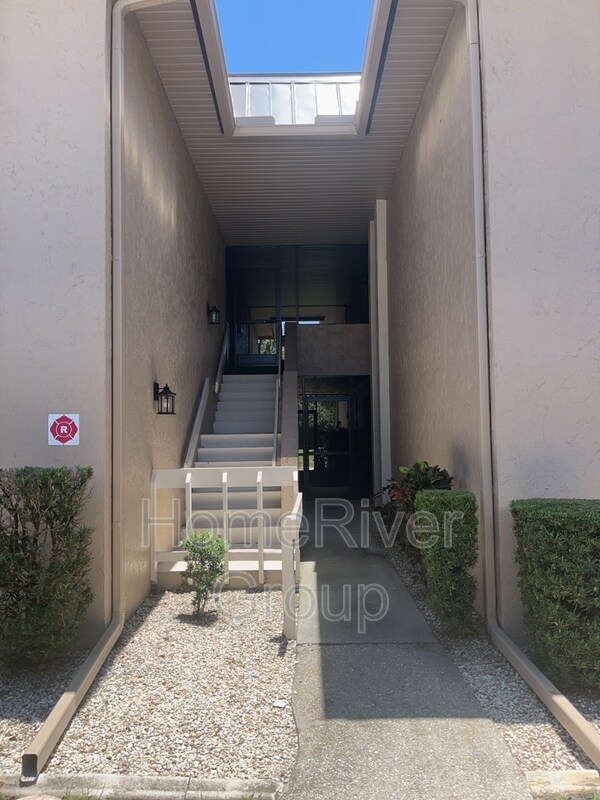 Building Photo - 1731 Golf Club Dr