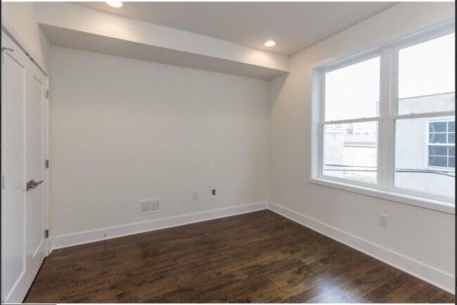 Photo - 1227 Peters St House