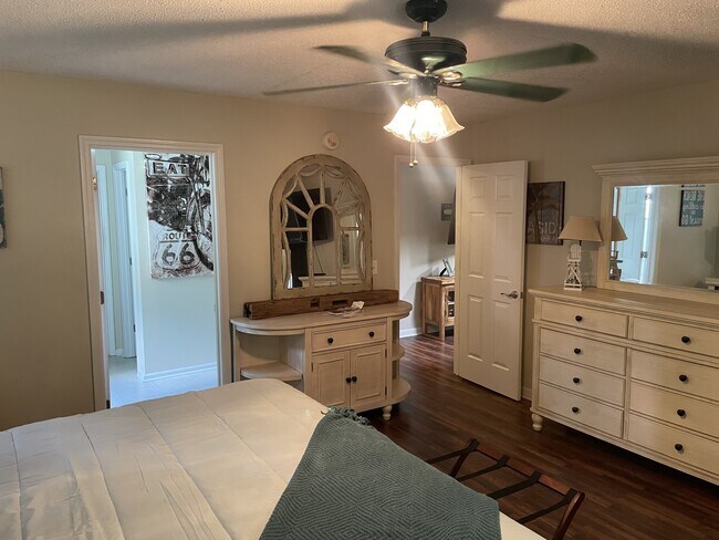 Building Photo - 5472 Altamaha Dr